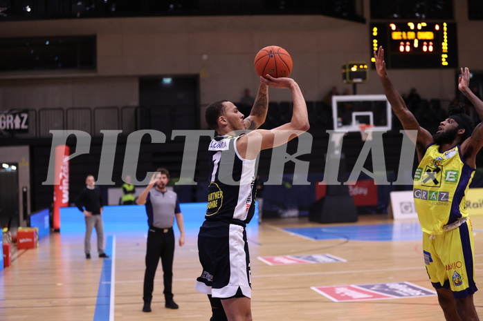 05.02.2023, Graz, Raiffeisen Sportpark Graz, Basketball Superliga 2022/23, Grunddurchgang, Runde 20, UBSC Raiffeisen Graz - OCS Swans Gmunden