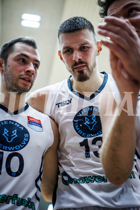 Basketball, Win2Day Superliga 2023/24, Grunddurchgang 7.Runde, Vienna Timberwolves, BBC Nord Dragonz, Jakob Szkutta (10), Ziga Fifolt (13)