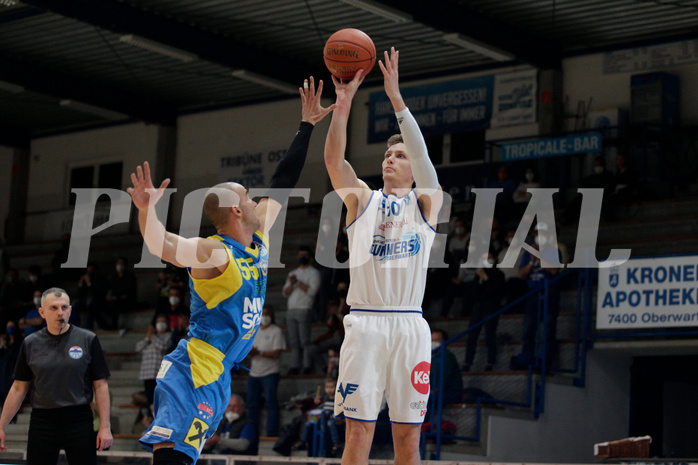 Basketball, bet-at-home Basketball Superliga 2021/22, Grunddurchgang Runde 6, Oberwart Gunners, SKN St. Pölten, Brock Gardner (10)