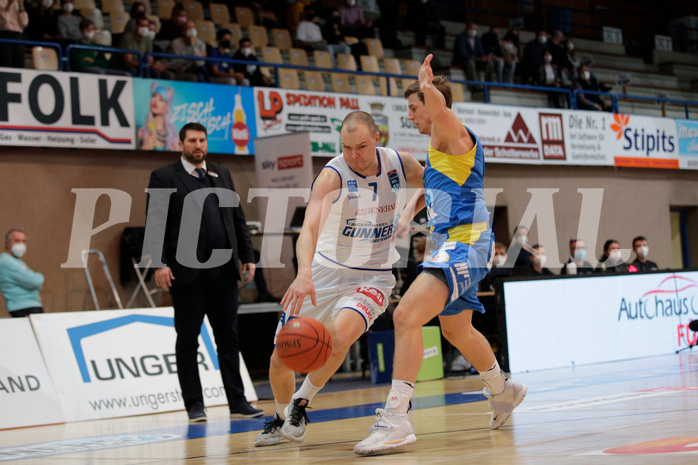 Basketball, bet-at-home Basketball Superliga 2021/22, Grunddurchgang Runde 6, Oberwart Gunners, SKN St. Pölten, Sebastian Käferle (7)