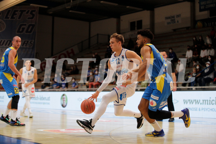 Basketball, bet-at-home Basketball Superliga 2021/22, Grunddurchgang Runde 6, Oberwart Gunners, SKN St. Pölten, Jonathan Knessl (12)