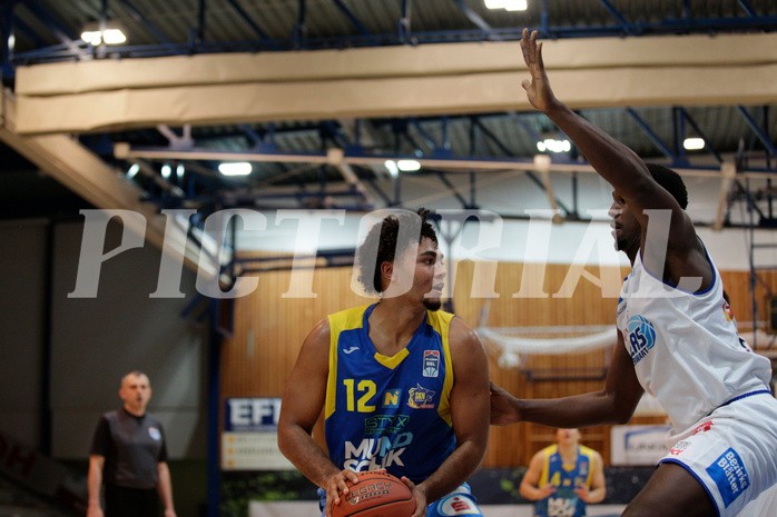 Basketball, bet-at-home Basketball Superliga 2021/22, Grunddurchgang Runde 6, Oberwart Gunners, SKN St. Pölten, Rashaan Guylain Mbemba (12)