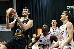 Basketball ABL 2016/17 Grunddurchgang 3. Runde  BC Vienna vs Traiskirchen Lions
Im Bild:  Milovan Draskovic (14), Anthony Clemmons (5), Aleksandar Andjelkovic (15), Sebastian Koch (10)

