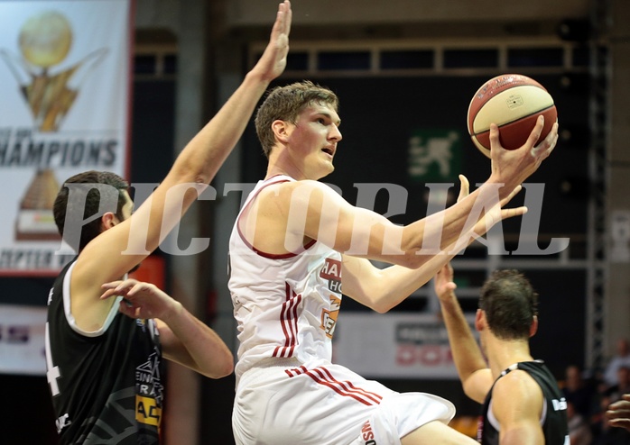 Basketball ABL 2016/17 Grunddurchgang 3. Runde  BC Vienna vs Traiskirchen Lions
Im Bild: Sebastian Koch (10), Milovan Draskovic (14)

