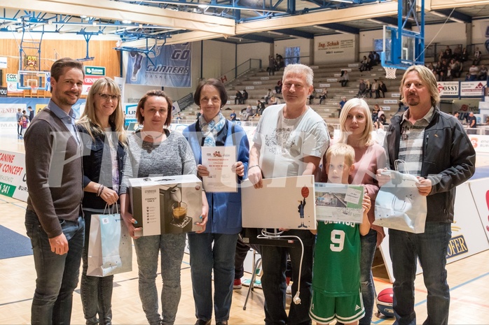 Basketball, ABL 2016/17, Grunddurchgang 31.Runde, Oberwart Gunners, UBSC Graz, Gunners Tombola Preisverleihung