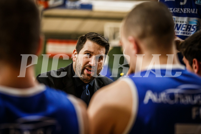 Basketball, Basketball Austria Cup 2021/22, 1/4 Finale, Vienna D.C. Timberwolves, UNGER STEEL Gunners Oberwart, Horst Leitner (Coach)