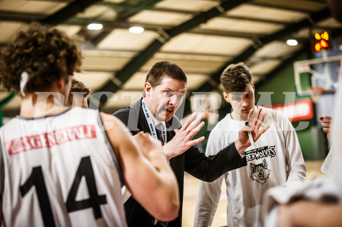 Basketball, Basketball Austria Cup 2021/22, 1/4 Finale, Vienna D.C. Timberwolves, UNGER STEEL Gunners Oberwart, Hubert Schmidt (Headcoach)