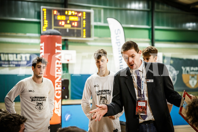 Basketball, Basketball Austria Cup 2021/22, 1/4 Finale, Vienna D.C. Timberwolves, UNGER STEEL Gunners Oberwart, Hubert Schmidt (Headcoach)