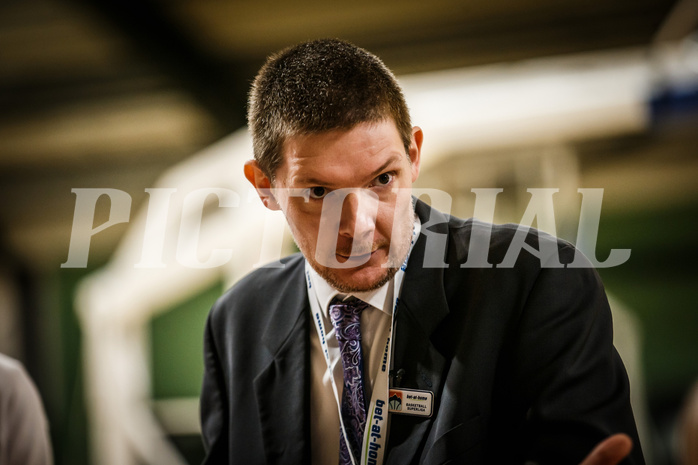 Basketball, Basketball Austria Cup 2021/22, 1/4 Finale, Vienna D.C. Timberwolves, UNGER STEEL Gunners Oberwart, Hubert Schmidt (Headcoach)