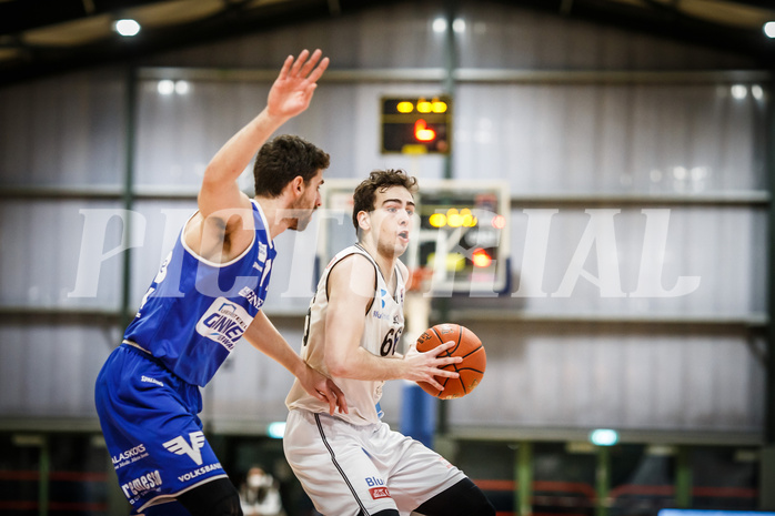 Basketball, Basketball Austria Cup 2021/22, 1/4 Finale, Vienna D.C. Timberwolves, UNGER STEEL Gunners Oberwart, Paul Rotter (66)