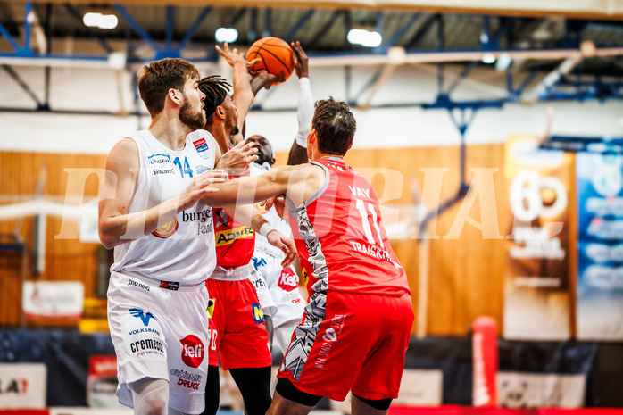 Basketball, win2day Basketball Superliga 2023/24, Grunddurchgang Runde 15, Oberwart Gunners, Traiskirchen Lions, Munis Tutu (10)