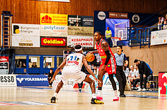 Basketball, win2day Basketball Superliga 2023/24, Grunddurchgang Runde 15, Oberwart Gunners, Traiskirchen Lions, Davon Clare (5)