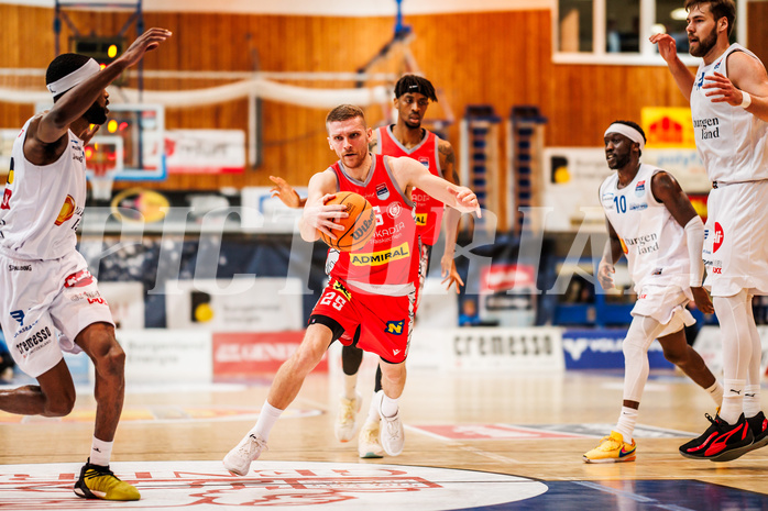 Basketball, win2day Basketball Superliga 2023/24, Grunddurchgang Runde 15, Oberwart Gunners, Traiskirchen Lions, Edgars Lasenbergs (25)
