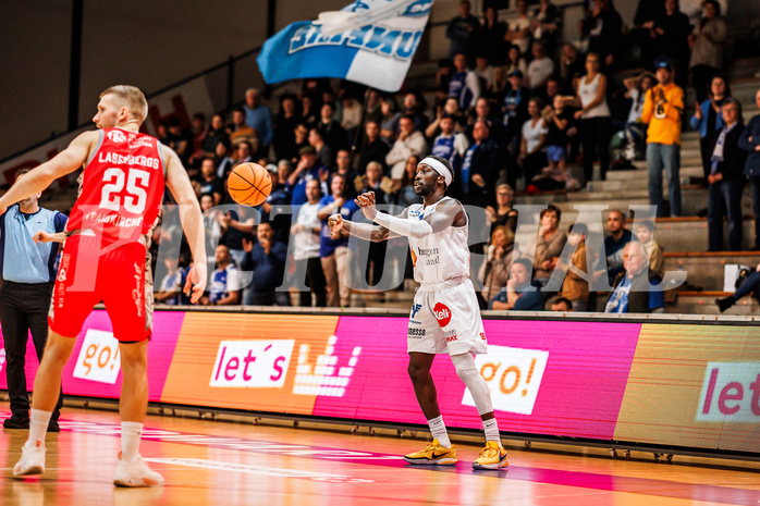 Basketball, win2day Basketball Superliga 2023/24, Grunddurchgang Runde 15, Oberwart Gunners, Traiskirchen Lions, Munis Tutu (10)