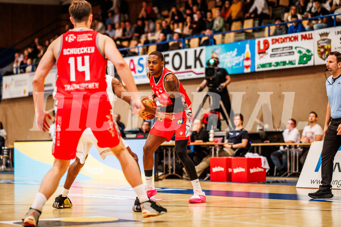Basketball, win2day Basketball Superliga 2023/24, Grunddurchgang Runde 15, Oberwart Gunners, Traiskirchen Lions, Davon Clare (5)