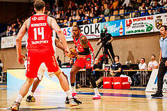 Basketball, win2day Basketball Superliga 2023/24, Grunddurchgang Runde 15, Oberwart Gunners, Traiskirchen Lions, Davon Clare (5)
