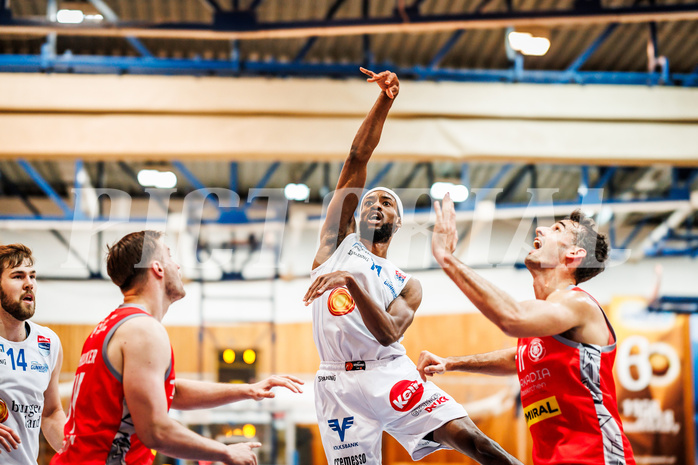Basketball, win2day Basketball Superliga 2023/24, Grunddurchgang Runde 15, Oberwart Gunners, Traiskirchen Lions, Derrek Brooks Jr. (11)