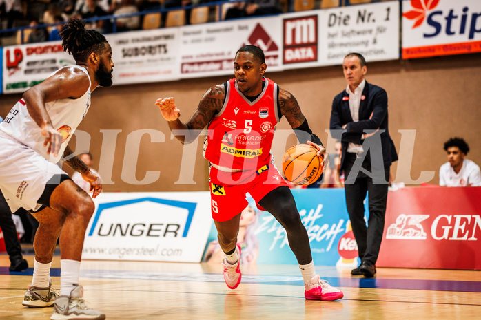 Basketball, win2day Basketball Superliga 2023/24, Grunddurchgang Runde 15, Oberwart Gunners, Traiskirchen Lions, Davon Clare (5)
