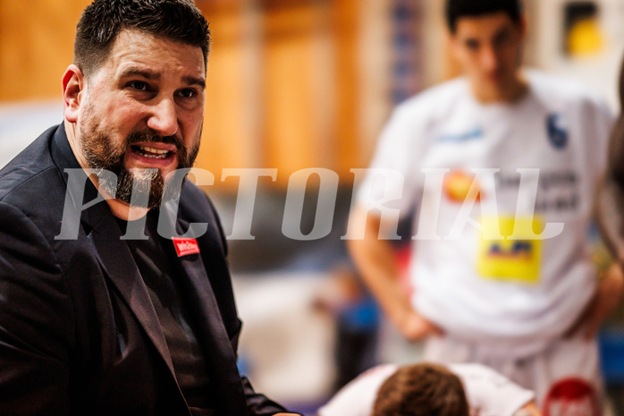 Basketball, win2day Basketball Superliga 2023/24, Grunddurchgang Runde 15, Oberwart Gunners, Traiskirchen Lions, Horst Leitner (Head Coach)