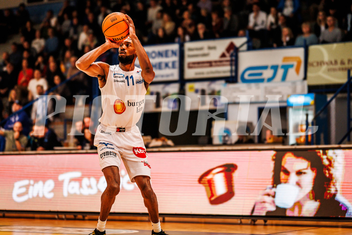 Basketball, win2day Basketball Superliga 2023/24, Grunddurchgang Runde 15, Oberwart Gunners, Traiskirchen Lions, Derrek Brooks Jr. (11)