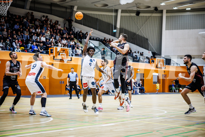 Basketball, Basketball Zweite Liga 2024/25, Grunddurchgang 6.Runde, Vienna Timberwolves, Mistelbach Mustangs, Philipp D'Angelo (9), Clinton Ogbevoen (6), Jan Kozina (8)