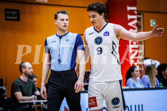 Basketball, Basketball Zweite Liga 2024/25, Grunddurchgang 6.Runde, Vienna Timberwolves, Mistelbach Mustangs, SR Timo Axmann, Philipp D'Angelo (9)