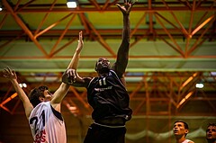 Basketball, Basketball Zweite Liga, Grunddurchgang 1.Runde, COLDA MARIS BBC Nord Dragonz, Swarco Raiders Tirol, John Franklyn Gardiner (11)