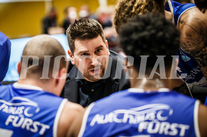 Basketball, Basketball Austria, Cup Final Four 2021/22 
Halbfinale 1, BBC Nord Dragonz, Oberwart Gunners, Horst Leitner (Coach)