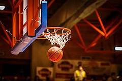 Basketball, Basketball Austria, Cup Final Four 2021/22 
Halbfinale 1, BBC Nord Dragonz, Oberwart Gunners, #featured ball in korb