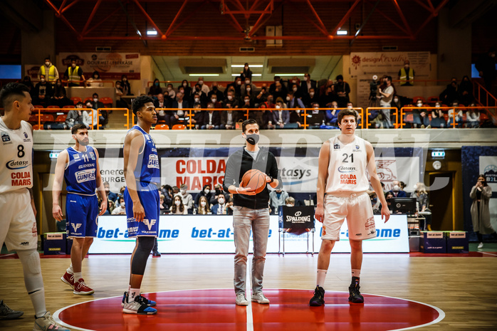 Basketball, Basketball Austria, Cup Final Four 2021/22 
Halbfinale 1, BBC Nord Dragonz, Oberwart Gunners, Ehrenaufwurf Energie Burgenland