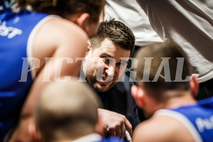 Basketball, Basketball Austria, Cup Final Four 2021/22 
Halbfinale 1, BBC Nord Dragonz, Oberwart Gunners, Horst Leitner (Coach)