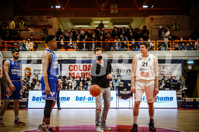 Basketball, Basketball Austria, Cup Final Four 2021/22 
Halbfinale 1, BBC Nord Dragonz, Oberwart Gunners, Ehrenaufwurf Energie Burgenland