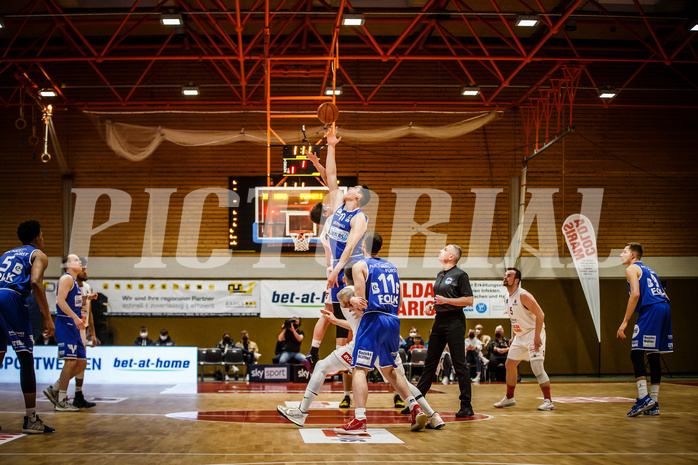 Basketball, Basketball Austria, Cup Final Four 2021/22 
Halbfinale 1, BBC Nord Dragonz, Oberwart Gunners, #featured jumpball