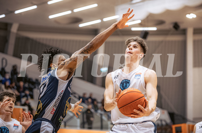 Basketball, Win2Day Superliga 2022/23, Grunddurchgang 8.Runde, Vienna Timberwolves, Gmunden Swans, Urald King (20), Jakob Lohr (12)