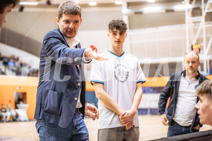 Basketball, Win2Day Superliga 2022/23, Grunddurchgang 8.Runde, Vienna Timberwolves, Gmunden Swans, Hubert Schmidt (Head Coach)