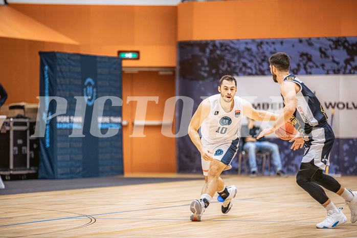 Basketball, Win2Day Superliga 2022/23, Grunddurchgang 8.Runde, Vienna Timberwolves, Gmunden Swans, Jakob Szkutta (10)