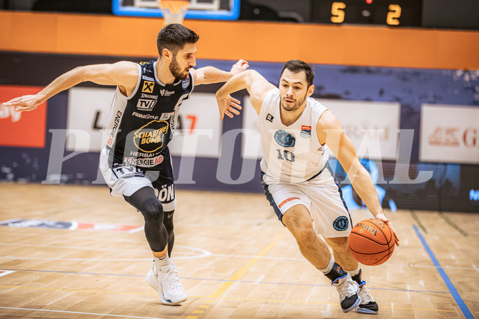 Basketball, Win2Day Superliga 2022/23, Grunddurchgang 8.Runde, Vienna Timberwolves, Gmunden Swans, Daniel Friedrich (6), Jakob Szkutta (10)