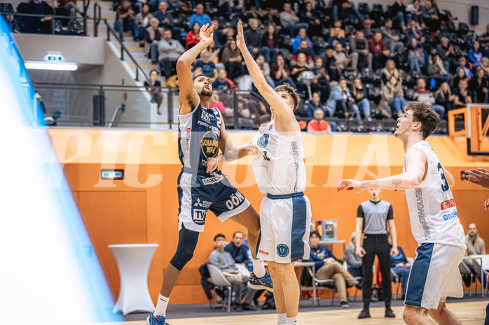 Basketball, Win2Day Superliga 2022/23, Grunddurchgang 8.Runde, Vienna Timberwolves, Gmunden Swans, Zachary Charles (2), Jakob Lohr (12)