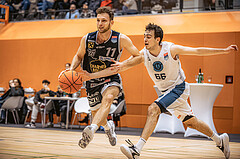 Basketball, Win2Day Superliga 2022/23, Grunddurchgang 8.Runde, Vienna Timberwolves, Gmunden Swans, Lukas Schartmüller (11), Paul Rotter (66)