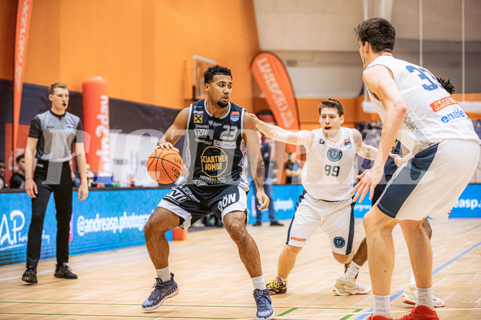 Basketball, Win2Day Superliga 2022/23, Grunddurchgang 8.Runde, Vienna Timberwolves, Gmunden Swans, Dwayne Lautier-Ogunleye (23)