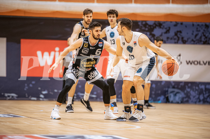 Basketball, Win2Day Superliga 2022/23, Grunddurchgang 8.Runde, Vienna Timberwolves, Gmunden Swans, Daniel Friedrich (6), Jakob Szkutta (10)