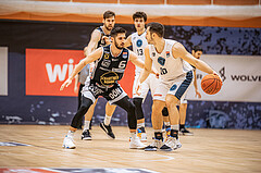 Basketball, Win2Day Superliga 2022/23, Grunddurchgang 8.Runde, Vienna Timberwolves, Gmunden Swans, Daniel Friedrich (6), Jakob Szkutta (10)