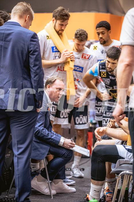 Basketball, Win2Day Superliga 2022/23, Grunddurchgang 8.Runde, Vienna Timberwolves, Gmunden Swans, Anton Mirolybov (Head Coach)