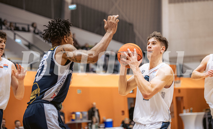 Basketball, Win2Day Superliga 2022/23, Grunddurchgang 8.Runde, Vienna Timberwolves, Gmunden Swans, Jakob Lohr (12)