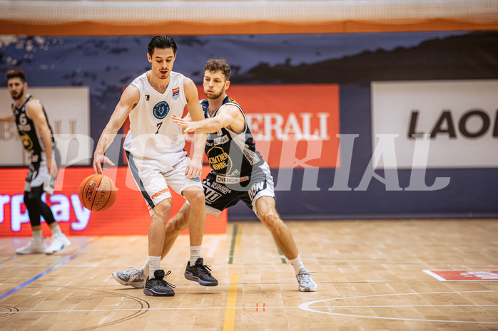 Basketball, Win2Day Superliga 2022/23, Grunddurchgang 8.Runde, Vienna Timberwolves, Gmunden Swans, Robbe Janssens (7), Lukas Schartmüller (11)