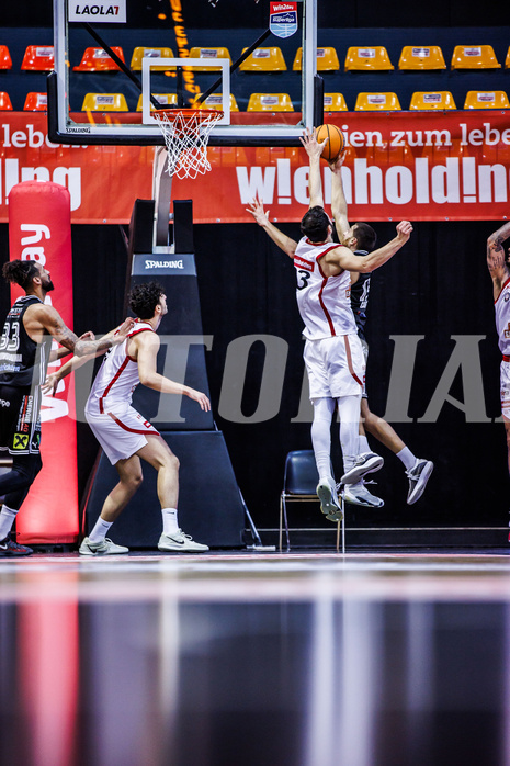 Basketball, Win2Day Superliga 2024/25, Grunddurchgang 17.Runde, BC Vienna, Flyers Wels, Ivan Gavrilovic (23), Radii Caisin (13)