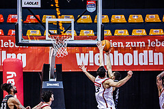 Basketball, Win2Day Superliga 2024/25, Grunddurchgang 17.Runde, BC Vienna, Flyers Wels, Ivan Gavrilovic (23), Radii Caisin (13)