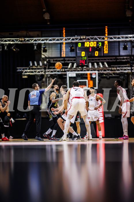 Basketball, Win2Day Superliga 2024/25, Grunddurchgang 17.Runde, BC Vienna, Flyers Wels, Craig Osaikhwuwuomwan (33), Marko Goranovic (15)