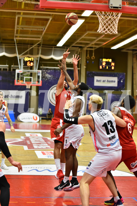 Basketball Superliga 2020/21, Grunddurchgang 8. Runde Flyers Wels vs. BC Vienna, Jason Detrick (19), Austen Awosika (1),Tomas Rimsa (13)


