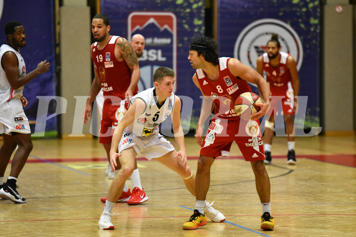 Basketball Superliga 2020/21, Grunddurchgang 8. Runde Flyers Wels vs. BC Vienna, Gavrilo Tepic (5),Alex Robinson (8),


